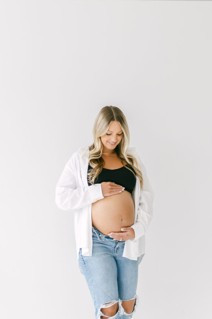 Cincinnati Maternity Photographer | Maternity Lifestyle Photo Session