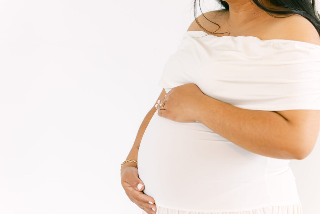 elegant matenrity bump photoshoot in studio from Mariemont maternity photographer